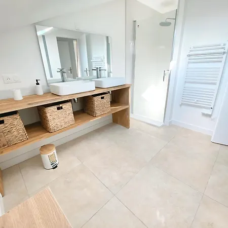 Ubytování v soukromí Privee Climatisee Dans Colocation - - Tram B - Wifi - Terrasse - Ref Br1 *